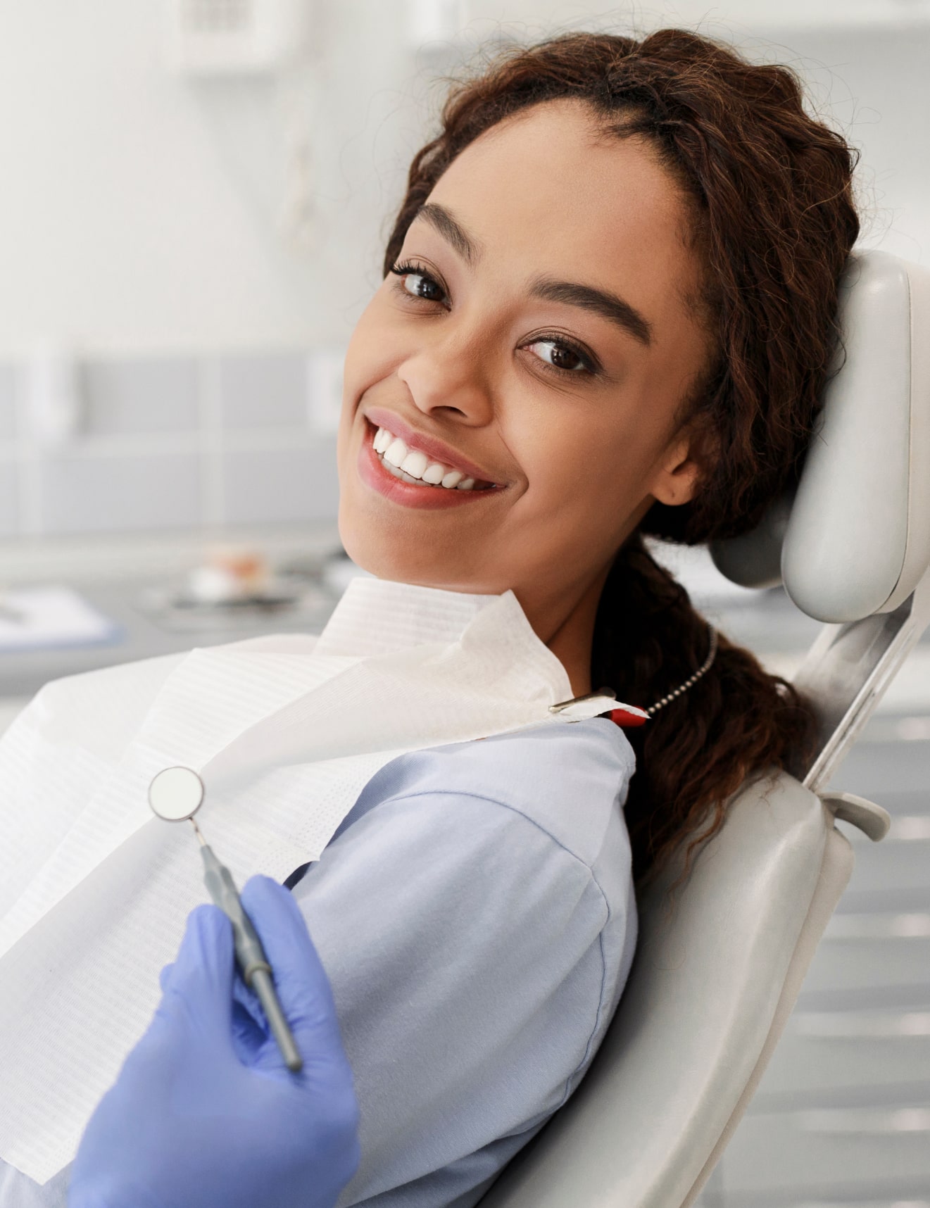 woman-smiling-chair